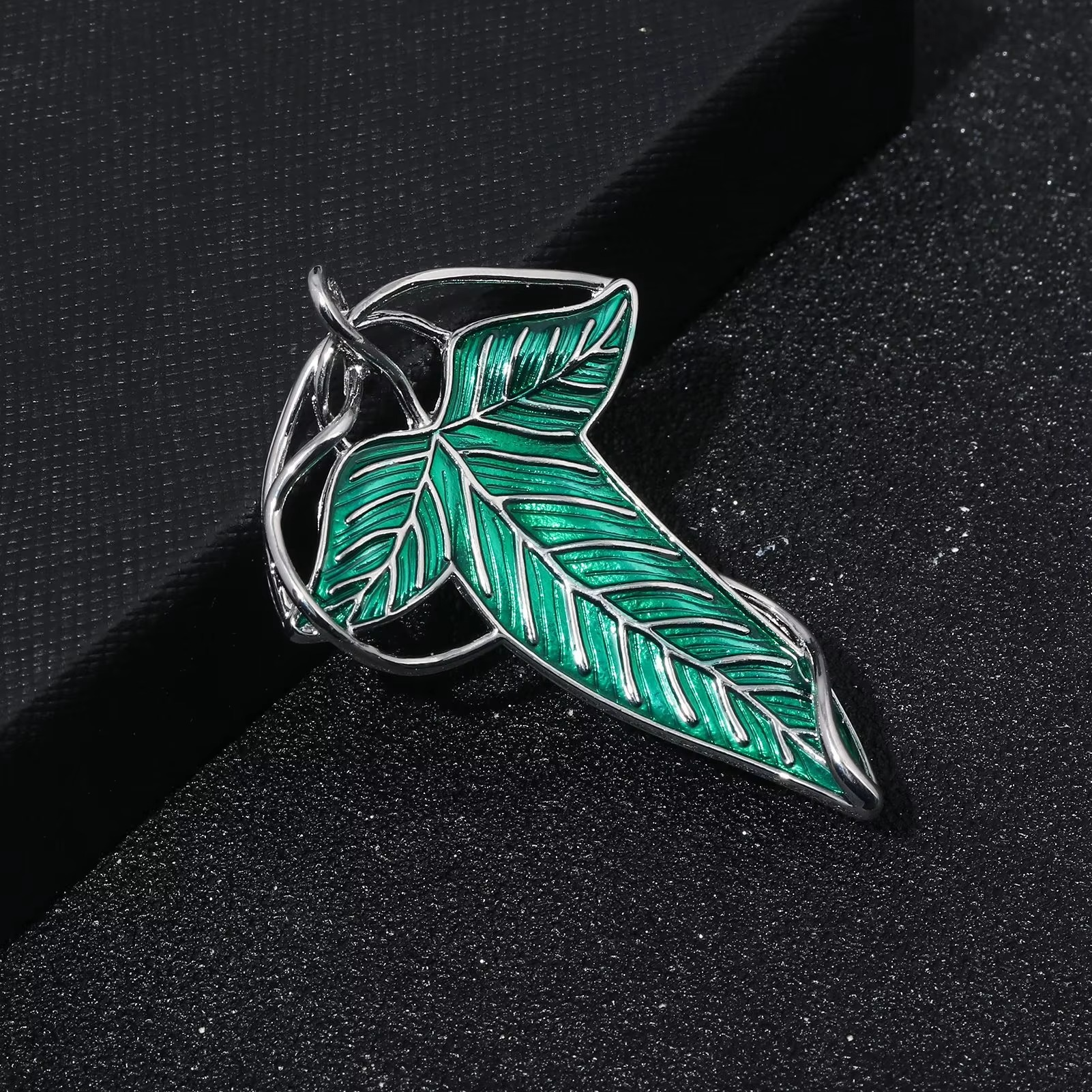 Lórien Elven Leaf Brooch - The Lord of the Rings - The One Store