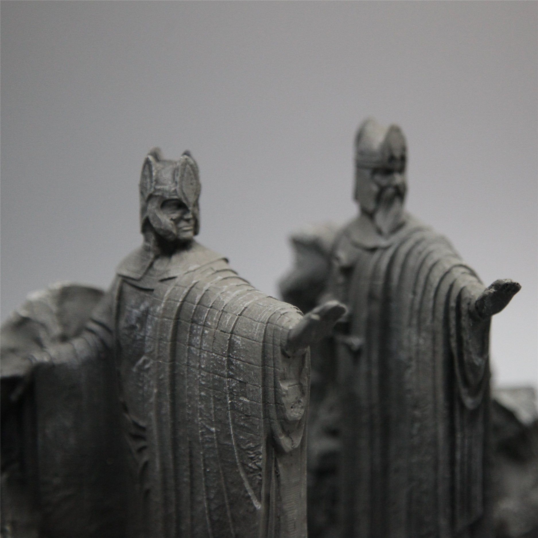 Gates of Argonath Statue Bookend detail view 1