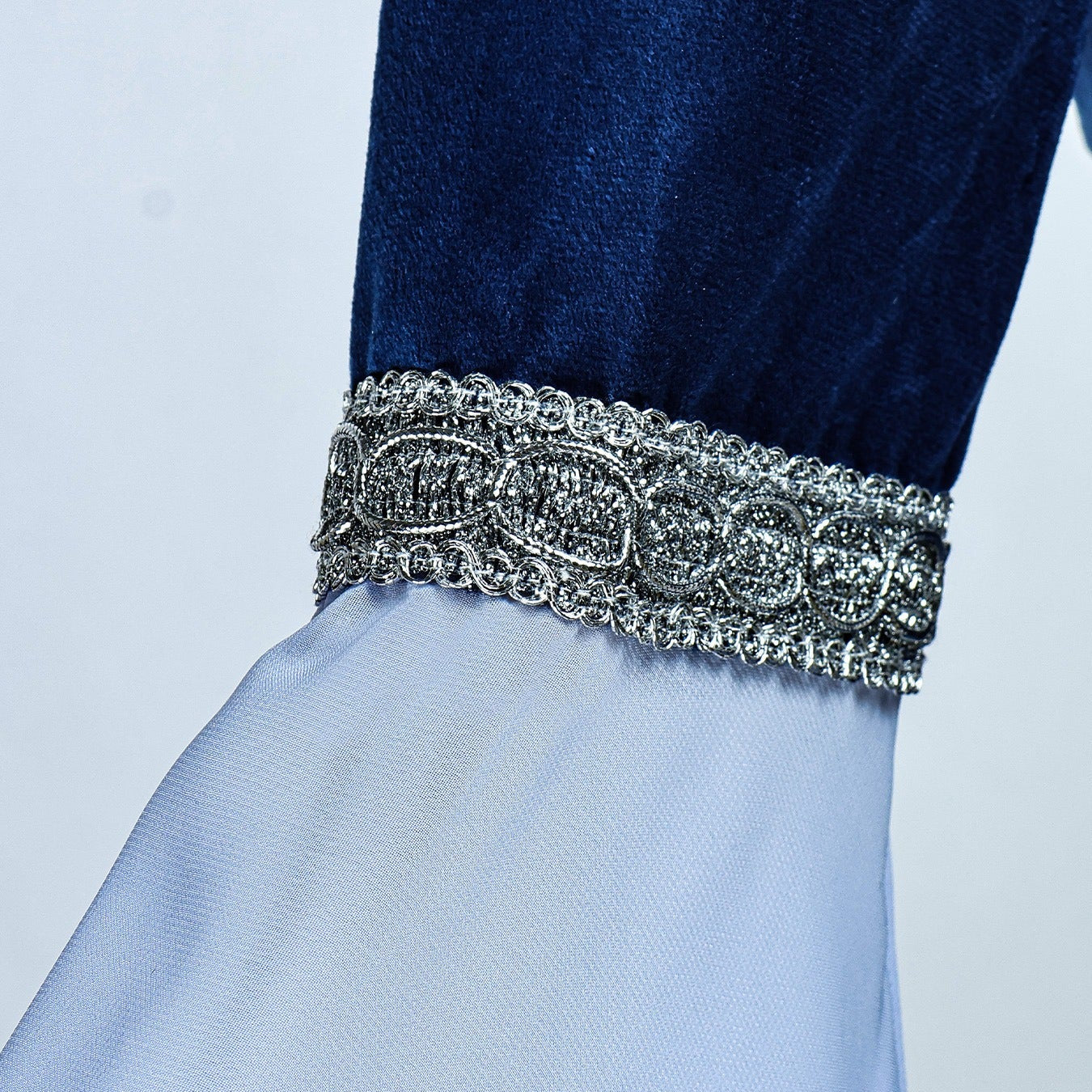 Arwen elven court dress costume with Evenstar necklace - view 7